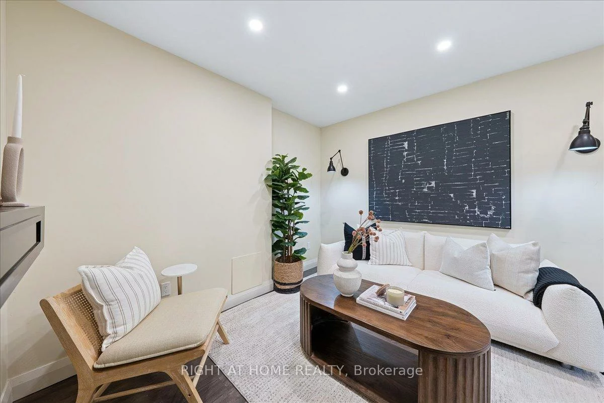 21, Breeze, Bradford, Bradford West Gwillimbury