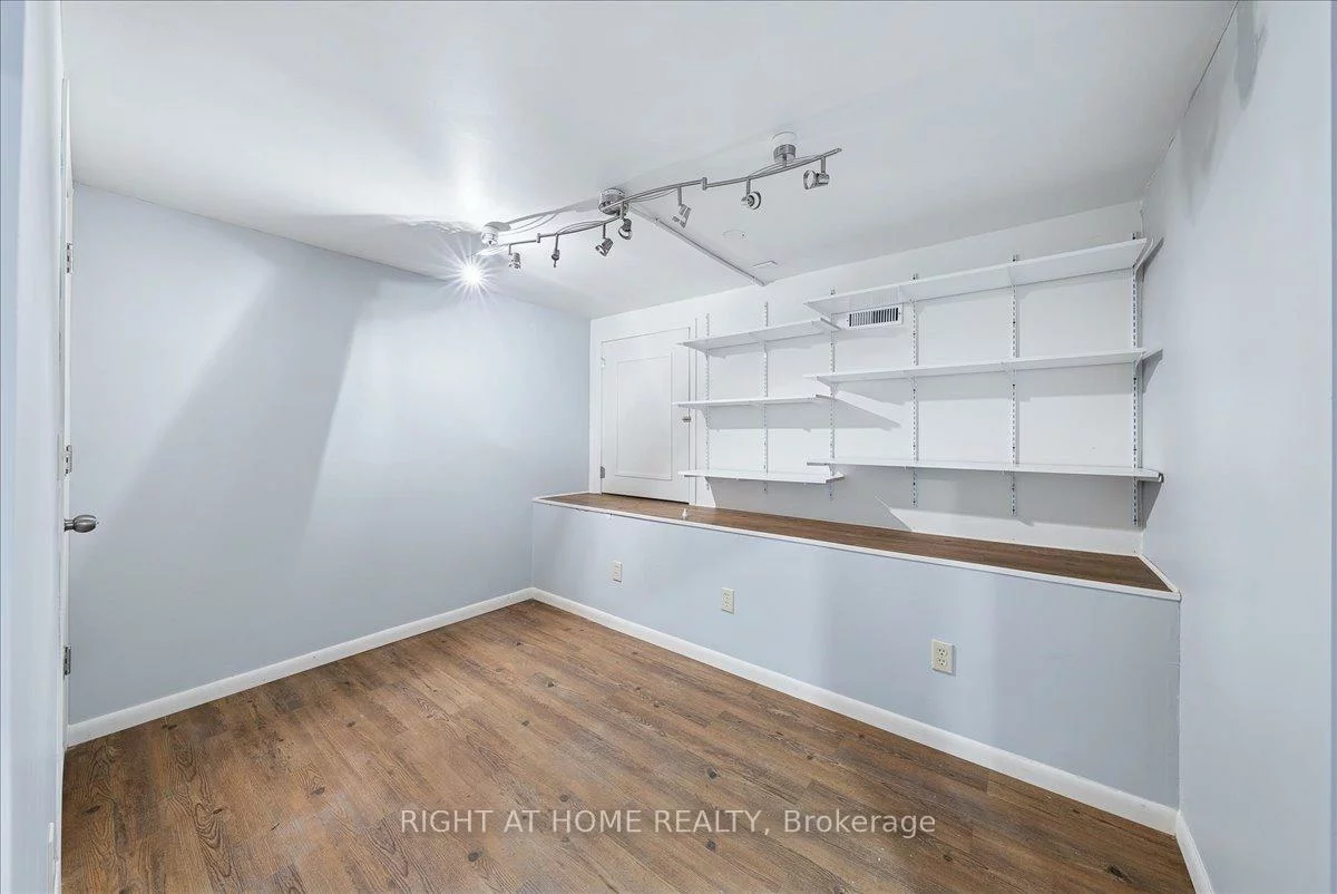 21, Breeze, Bradford, Bradford West Gwillimbury