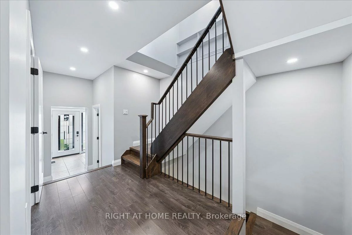 21, Breeze, Bradford, Bradford West Gwillimbury