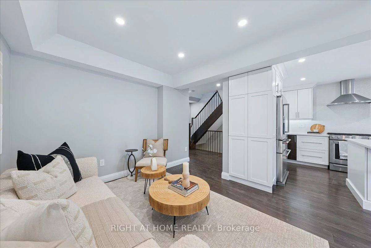 21, Breeze, Bradford, Bradford West Gwillimbury