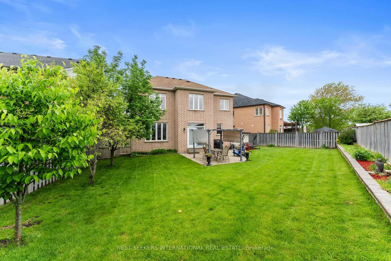 51, Booth, Bradford, Bradford West Gwillimbury