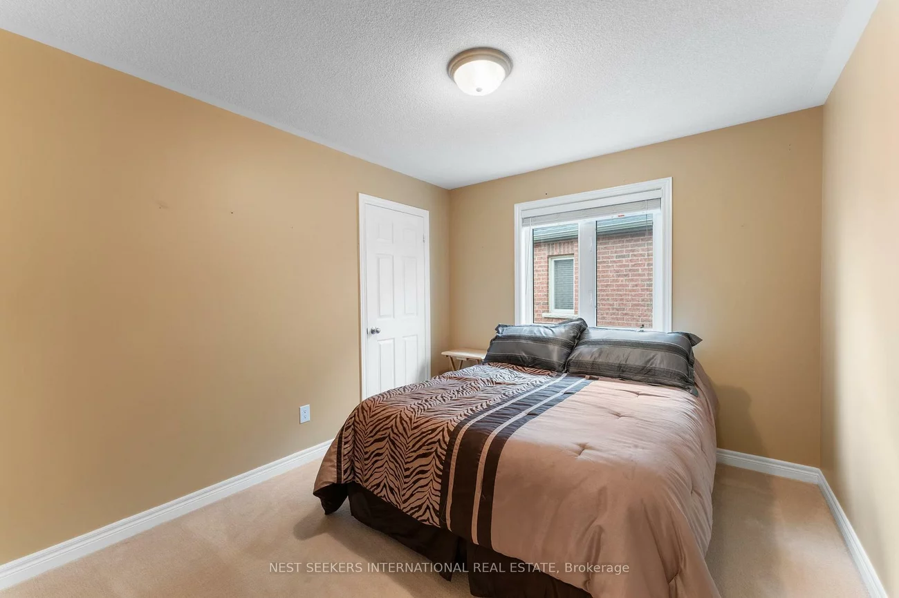 51, Booth, Bradford, Bradford West Gwillimbury