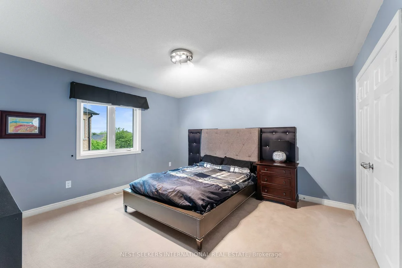 51, Booth, Bradford, Bradford West Gwillimbury