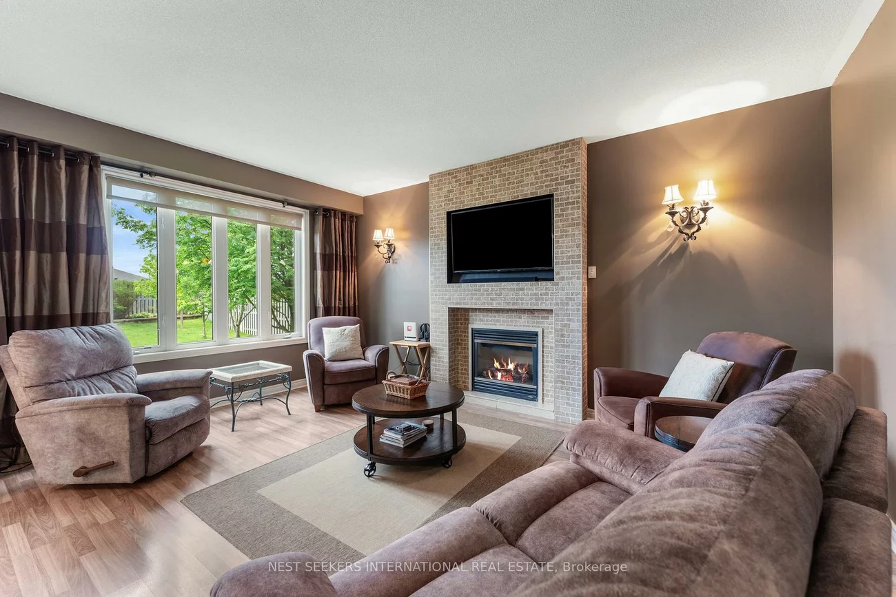 51, Booth, Bradford, Bradford West Gwillimbury