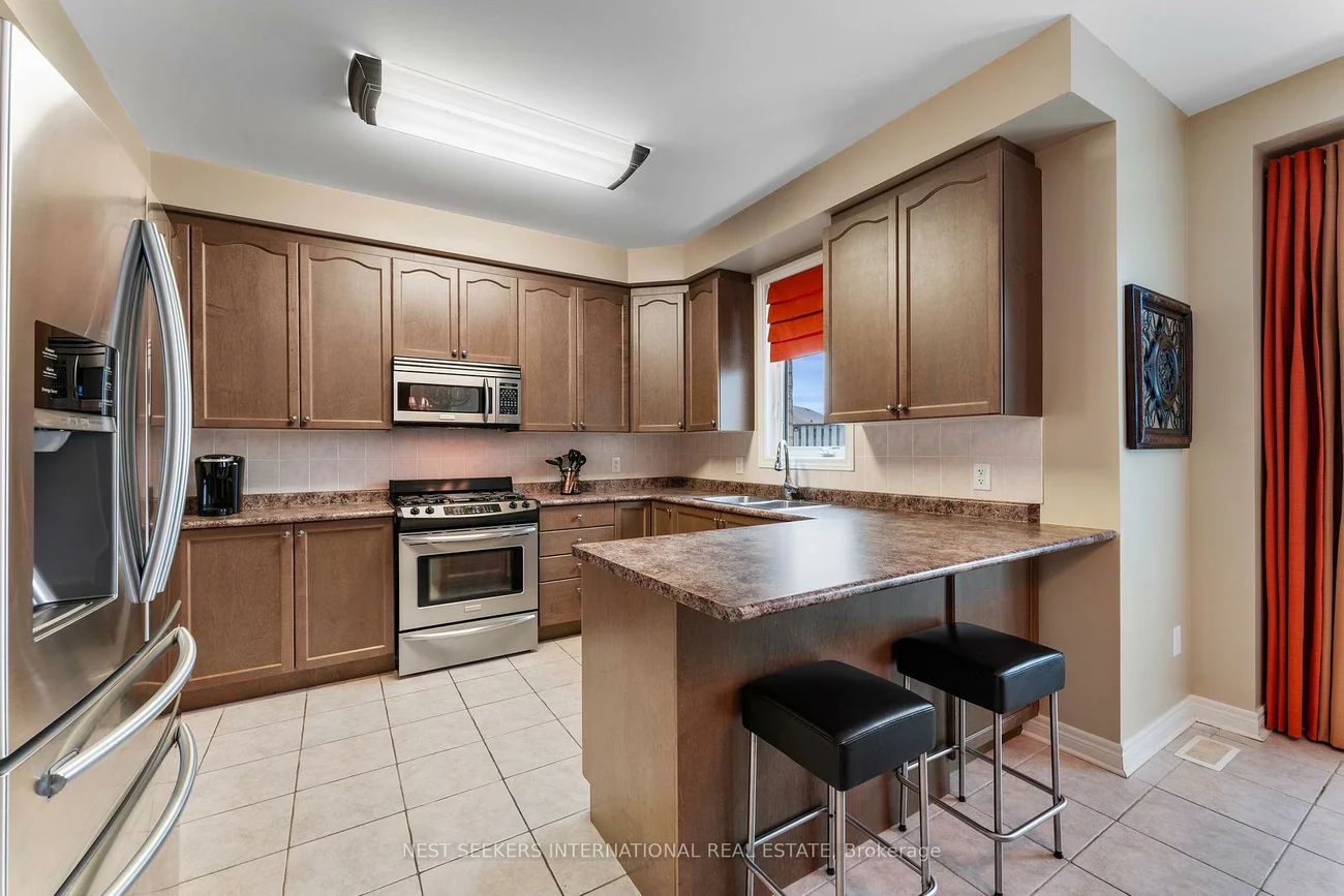 51, Booth, Bradford, Bradford West Gwillimbury