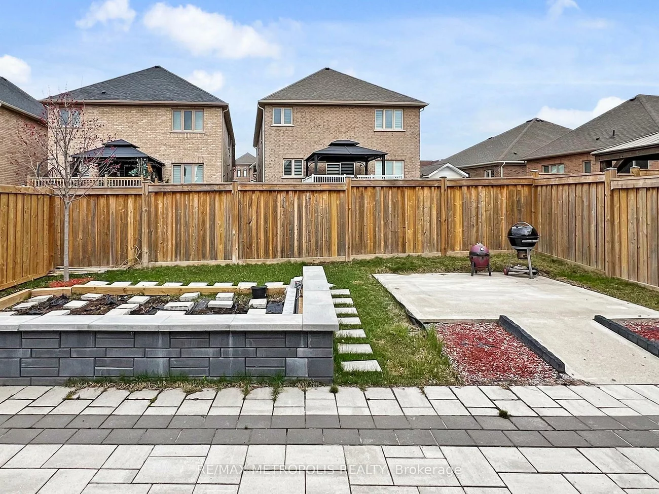 124, Milby, Bradford, Bradford West Gwillimbury