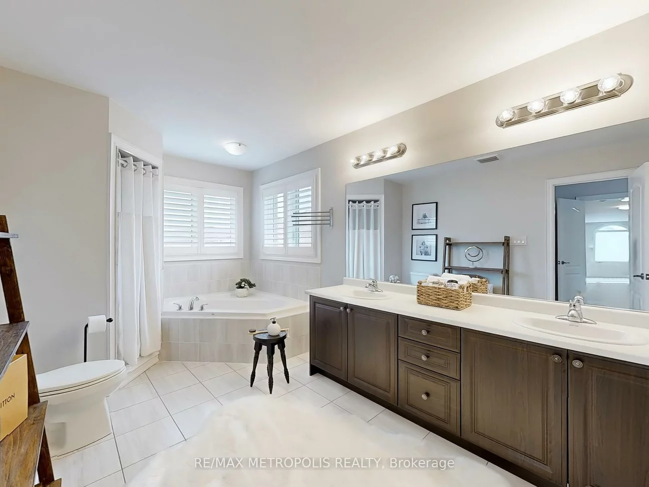 124, Milby, Bradford, Bradford West Gwillimbury