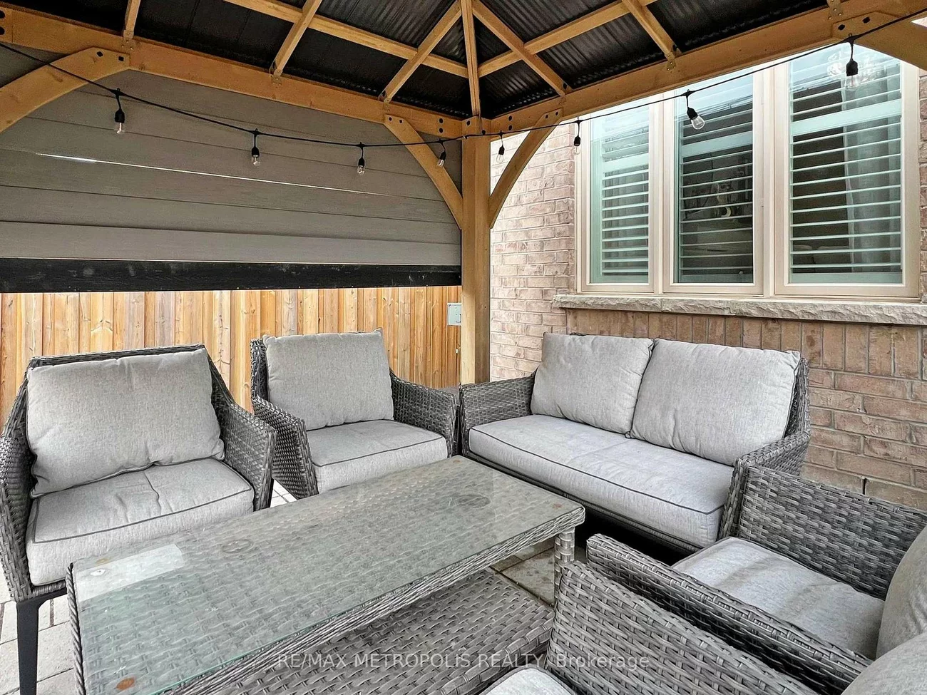 124, Milby, Bradford, Bradford West Gwillimbury