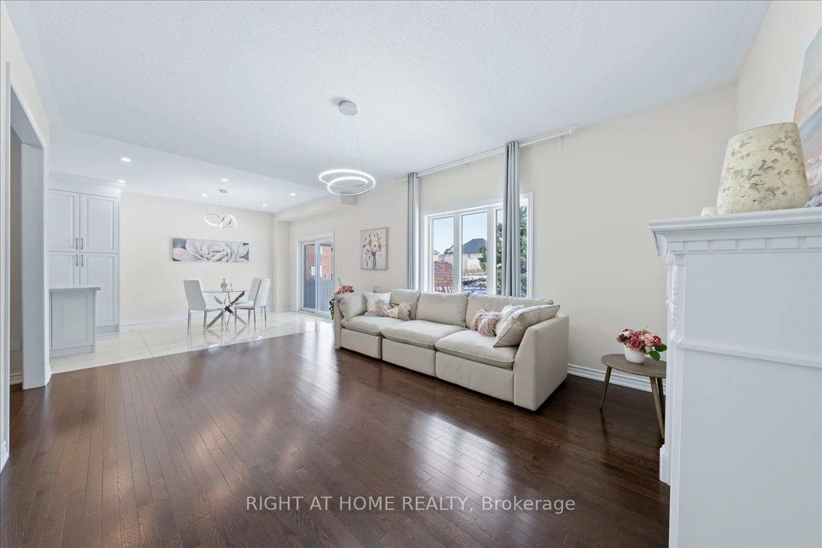 136, Noble, Bradford, Bradford West Gwillimbury