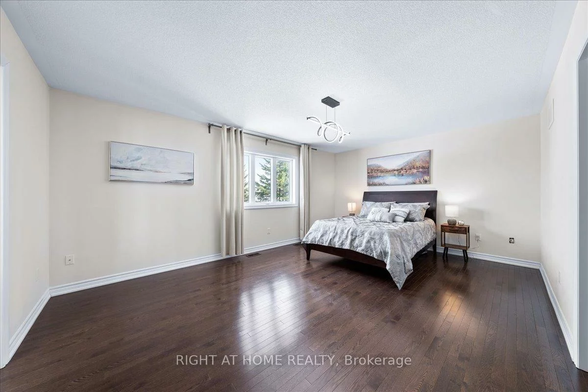 136, Noble, Bradford, Bradford West Gwillimbury