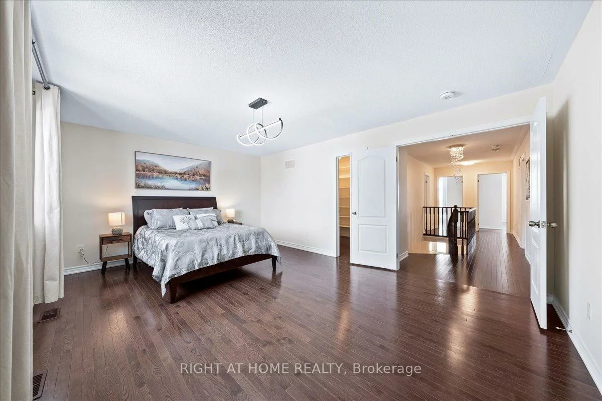 136, Noble, Bradford, Bradford West Gwillimbury