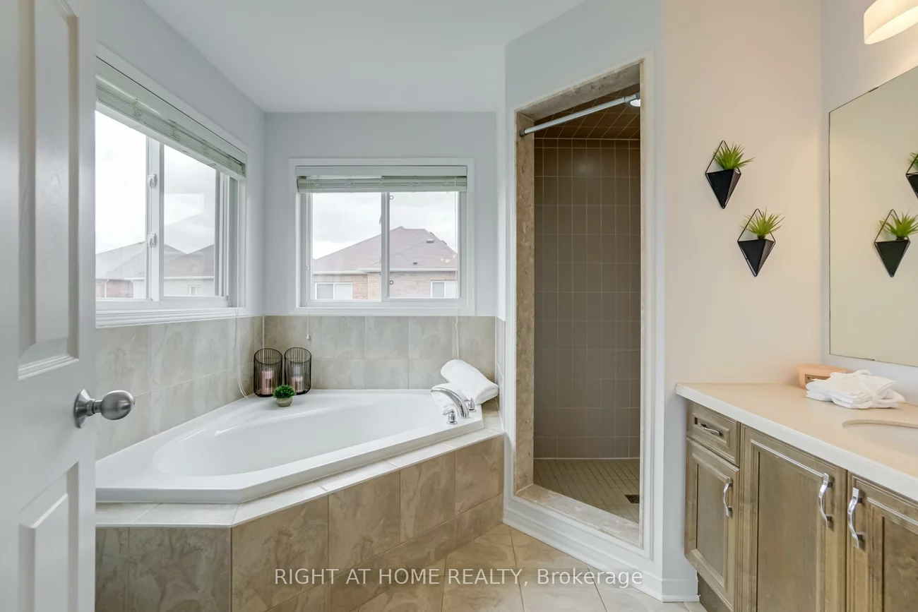 829, Miller Park, Bradford, Bradford West Gwillimbury