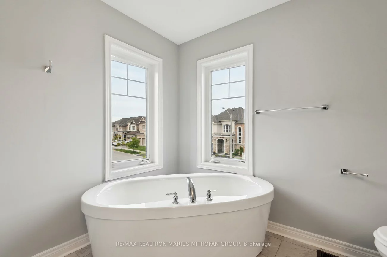 227, Inverness, Bradford, Bradford West Gwillimbury