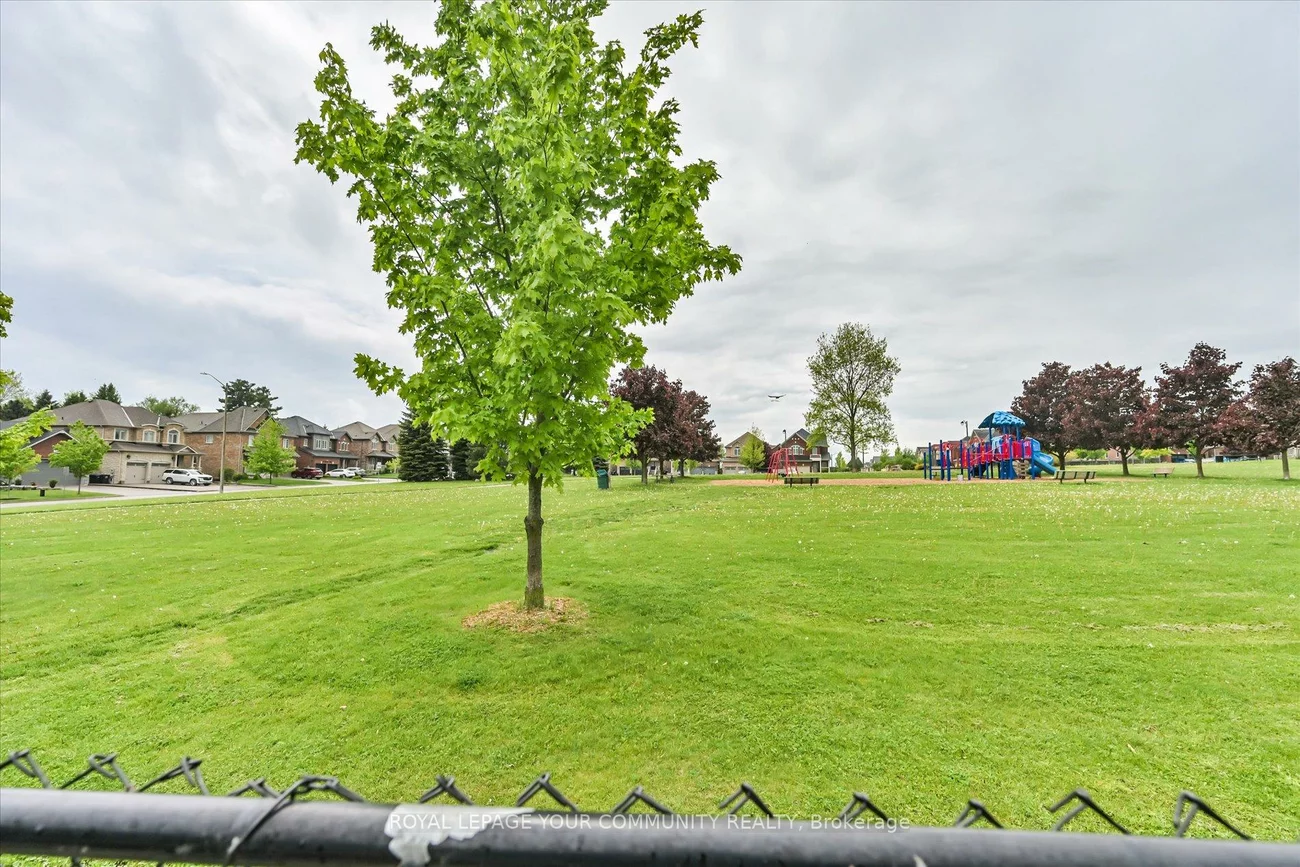8, Highland, Bradford, Bradford West Gwillimbury