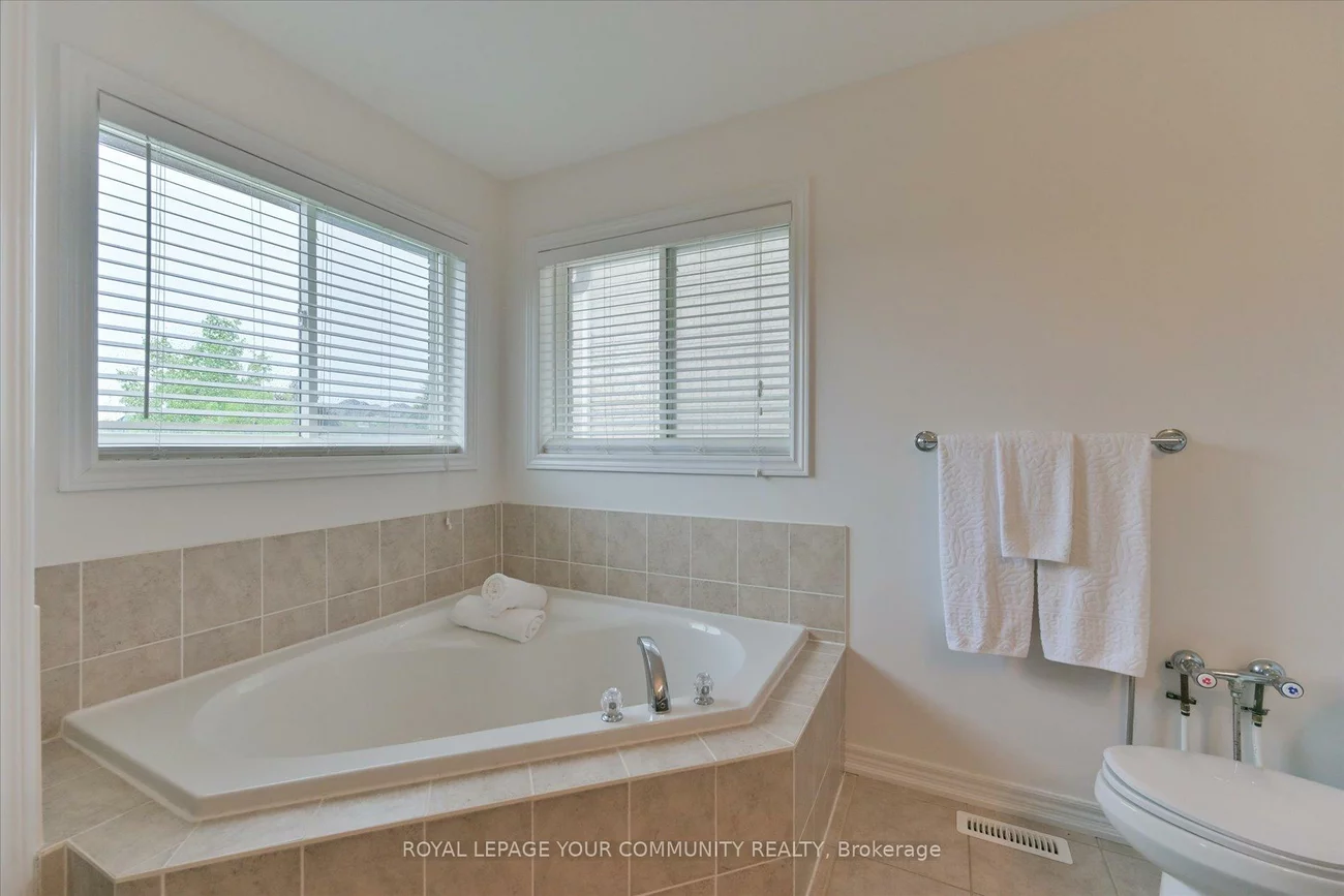 8, Highland, Bradford, Bradford West Gwillimbury