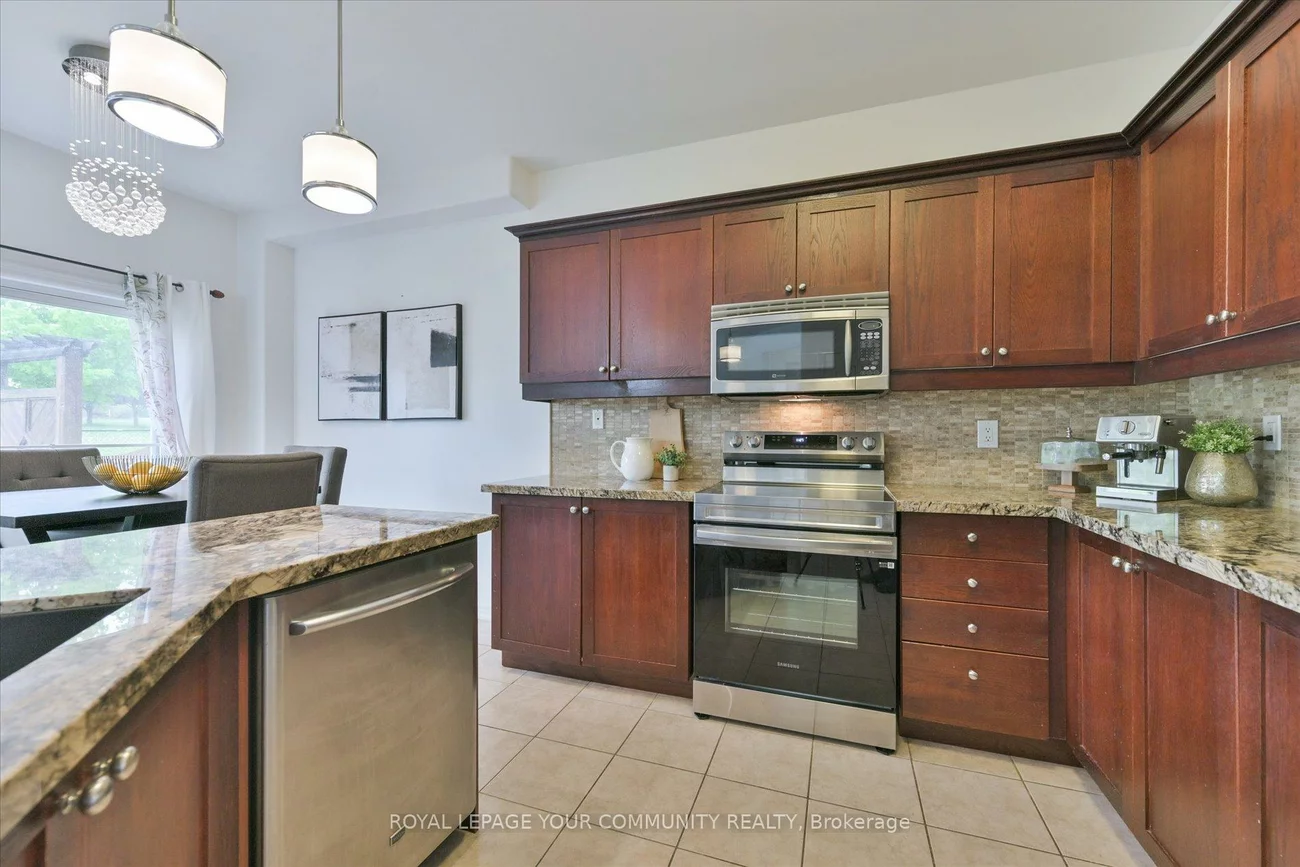 8, Highland, Bradford, Bradford West Gwillimbury