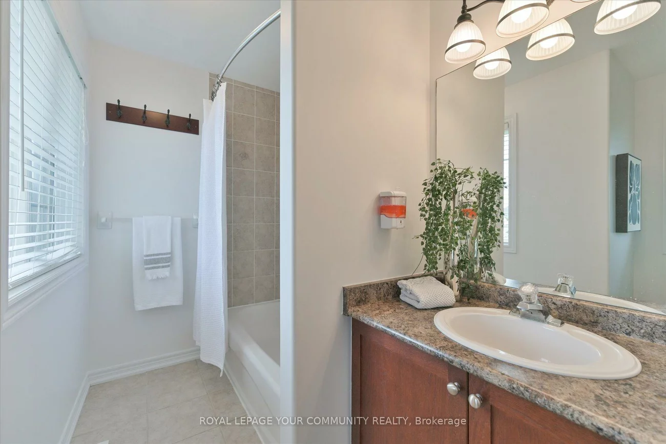 8, Highland, Bradford, Bradford West Gwillimbury