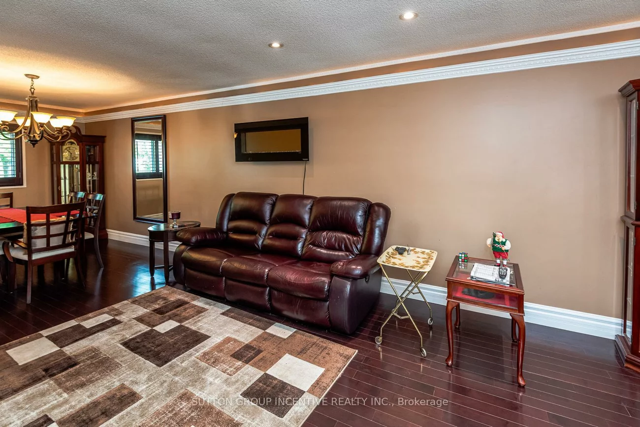 47, Mills, Bradford, Bradford West Gwillimbury