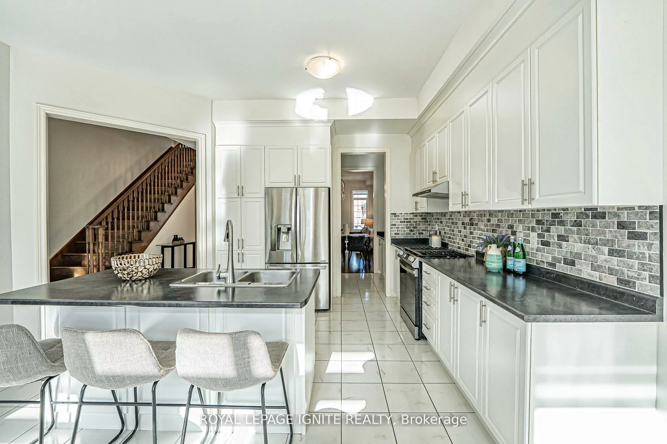 28, Lewis, Bradford, Bradford West Gwillimbury