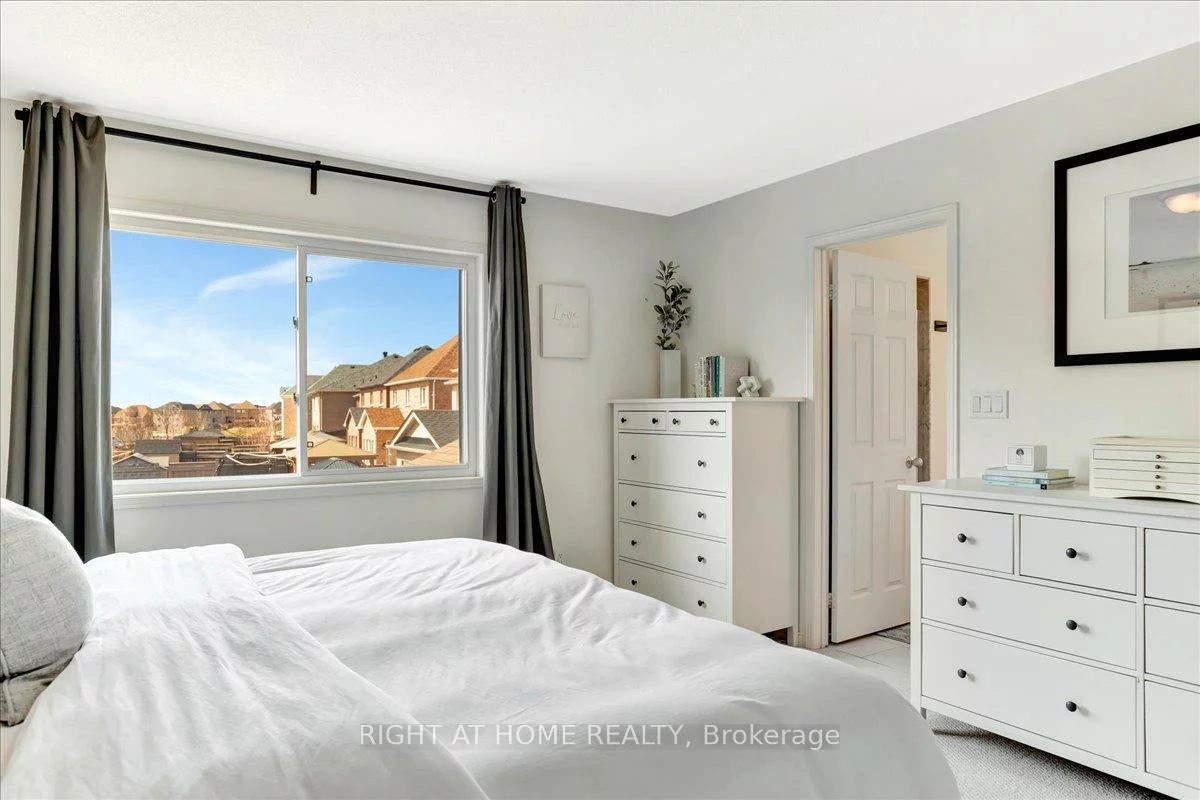 10, Liberty, Bradford, Bradford West Gwillimbury