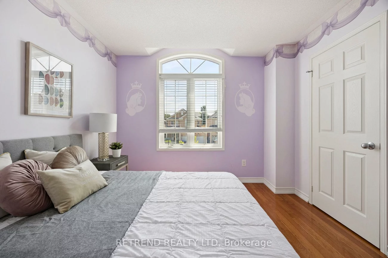 26, Booth, Bradford, Bradford West Gwillimbury