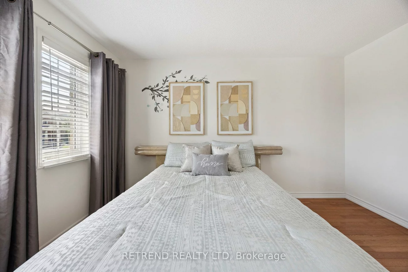 26, Booth, Bradford, Bradford West Gwillimbury