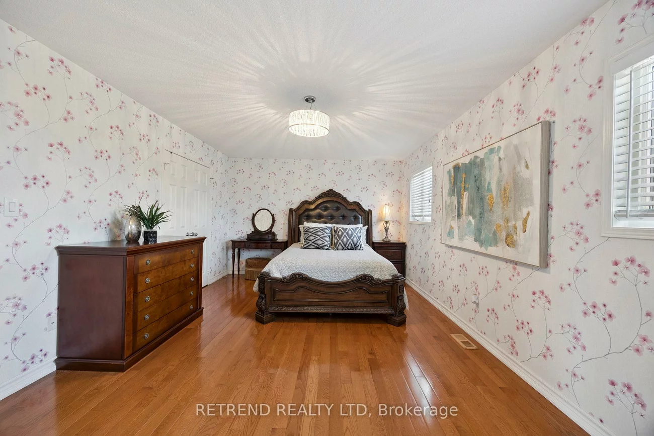 26, Booth, Bradford, Bradford West Gwillimbury