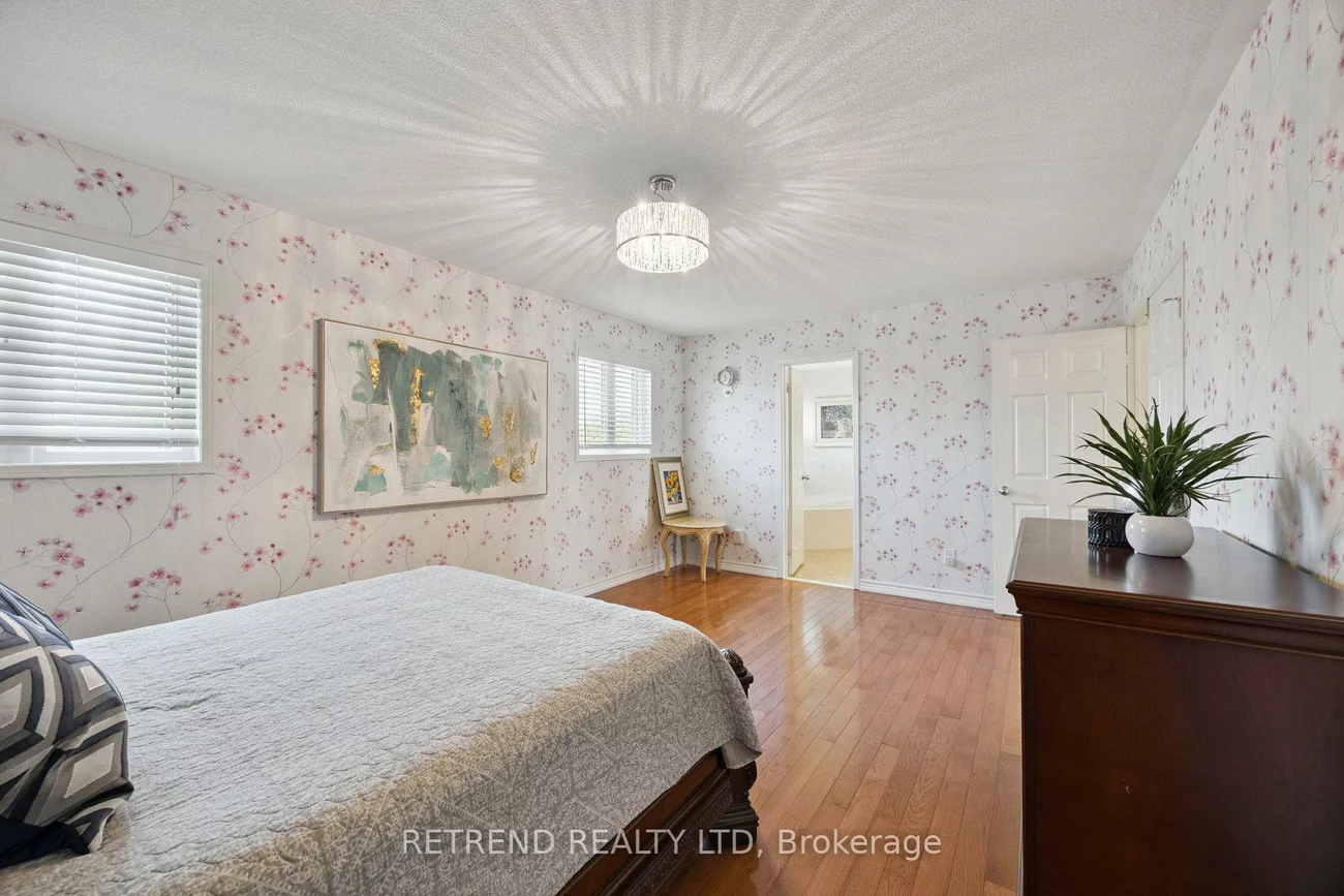 26, Booth, Bradford, Bradford West Gwillimbury