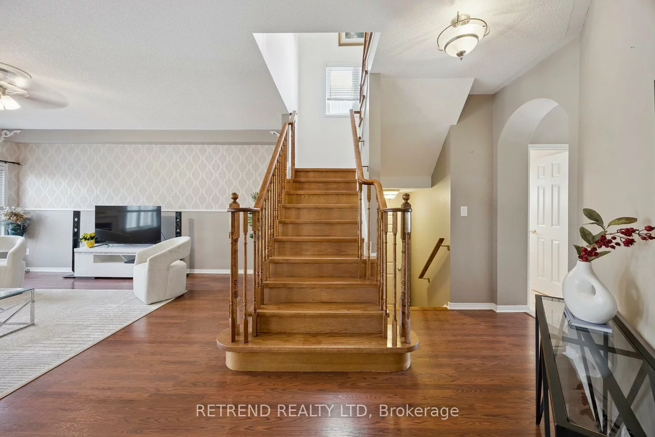 26, Booth, Bradford, Bradford West Gwillimbury