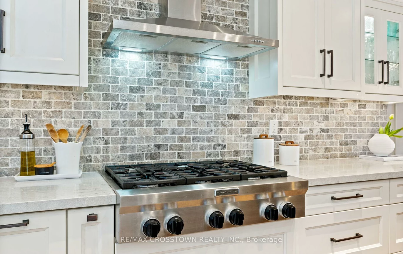 20, Compton, Bradford, Bradford West Gwillimbury