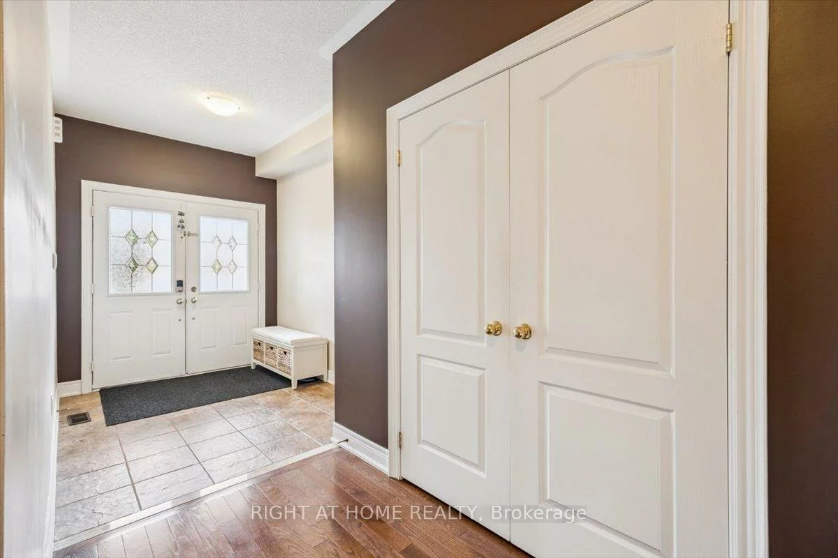 166, Gardiner, Bradford, Bradford West Gwillimbury