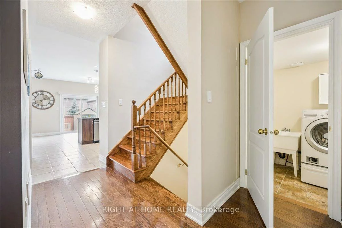 166, Gardiner, Bradford, Bradford West Gwillimbury