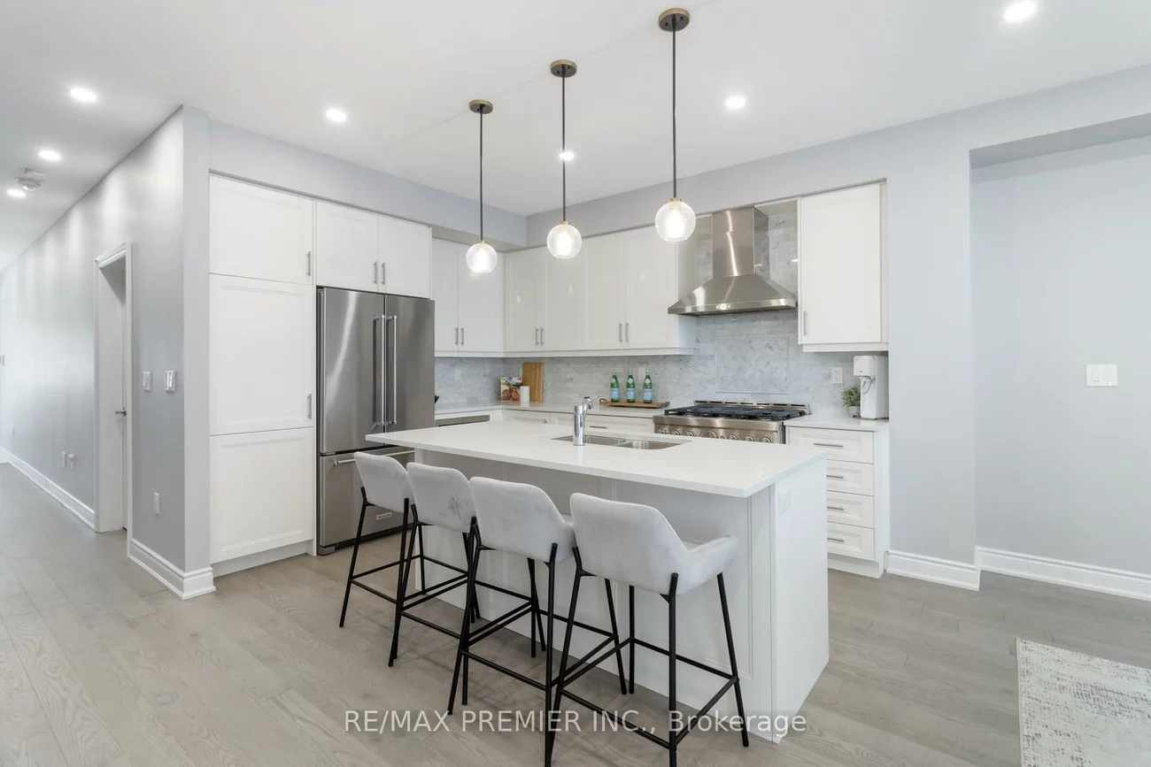 52, Montrose, Bradford, Bradford West Gwillimbury