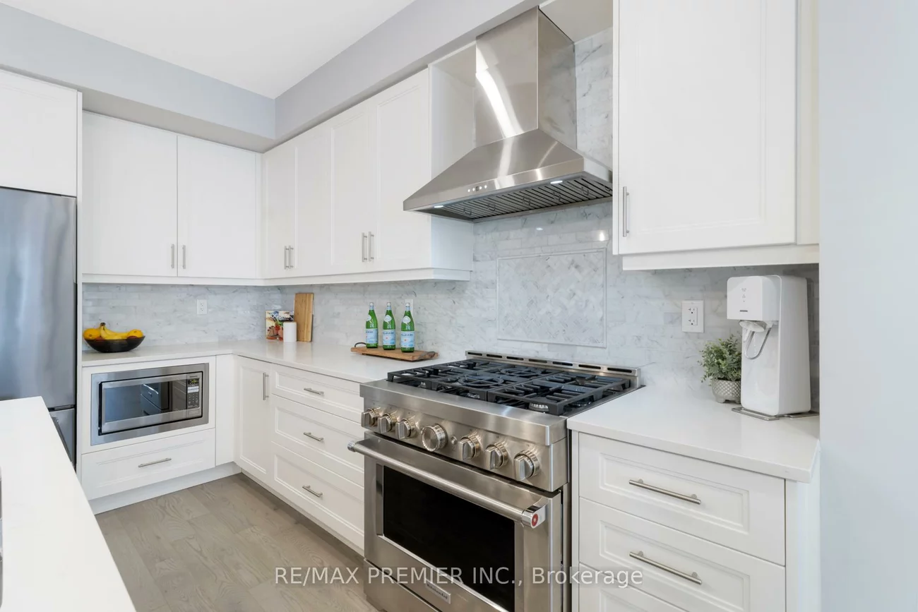 52, Montrose, Bradford, Bradford West Gwillimbury