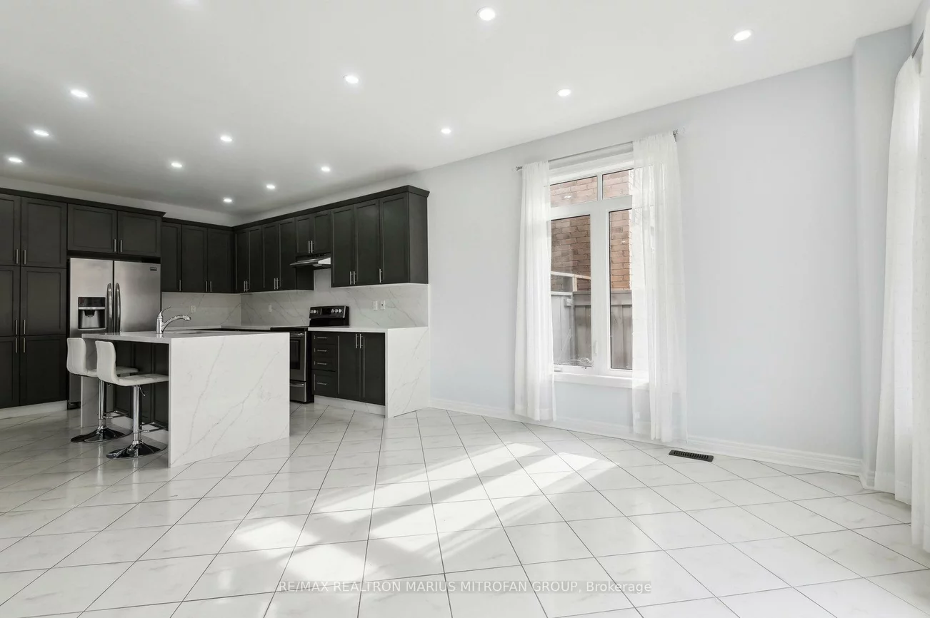 227, Inverness, Bradford, Bradford West Gwillimbury