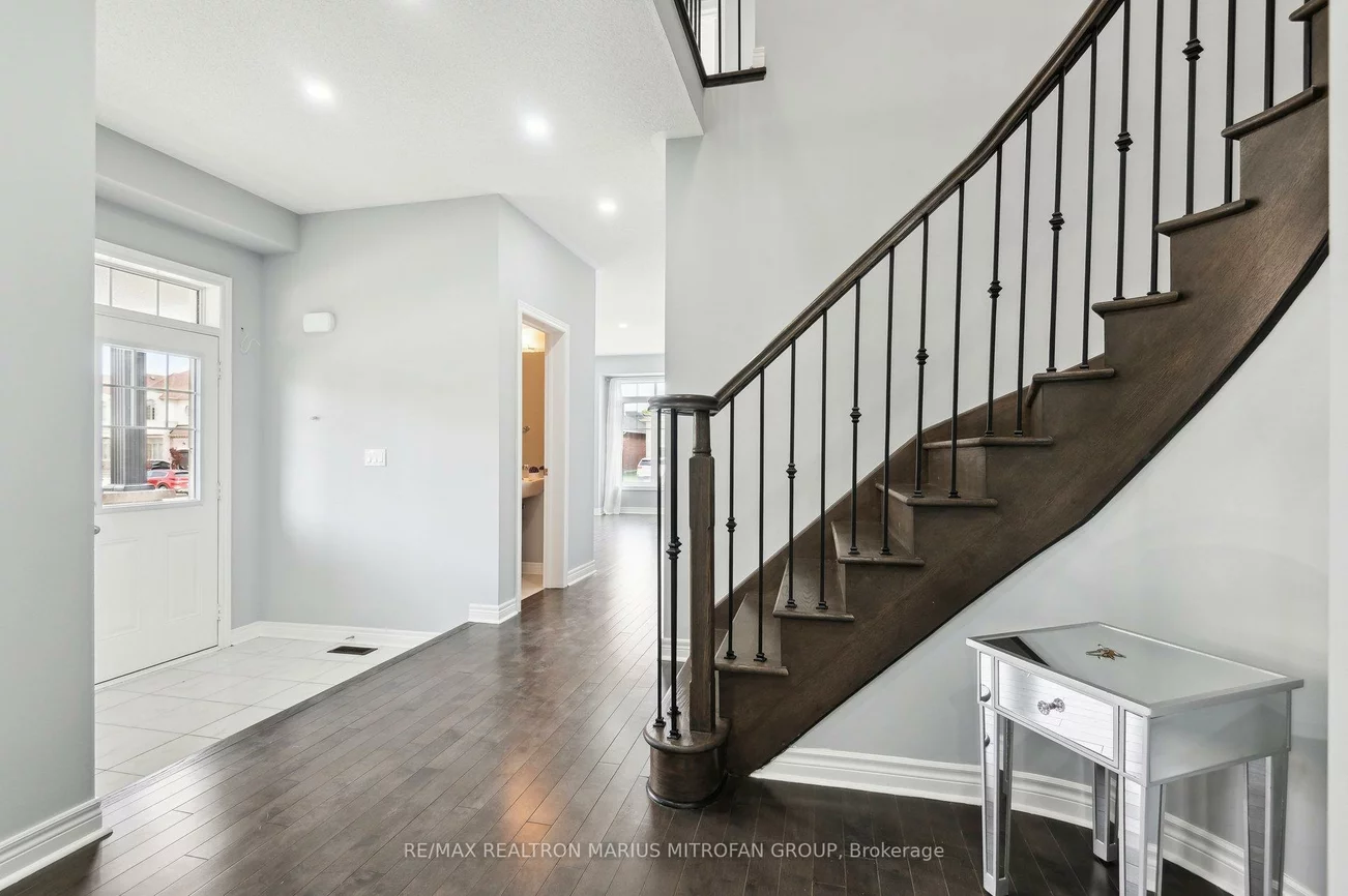 227, Inverness, Bradford, Bradford West Gwillimbury