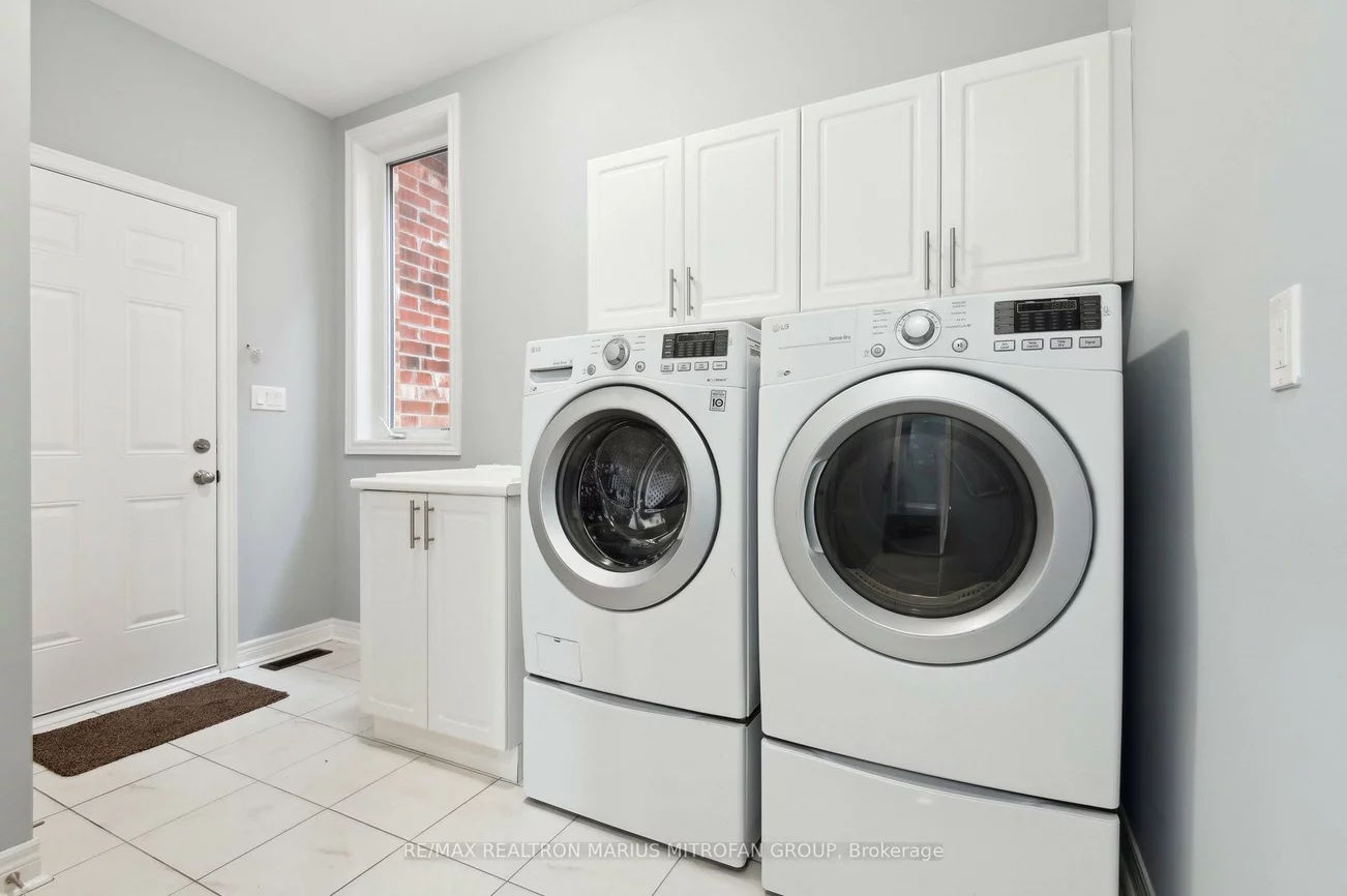 227, Inverness, Bradford, Bradford West Gwillimbury