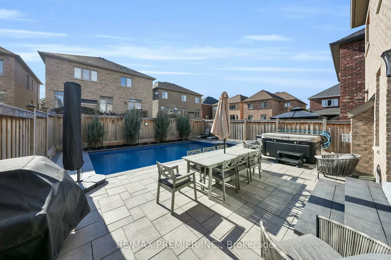 297, Inverness, Bradford, Bradford West Gwillimbury