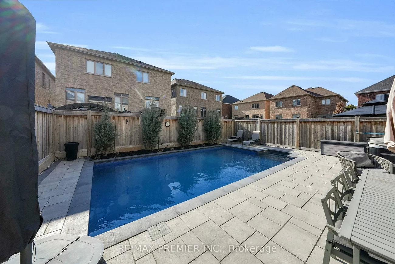 297, Inverness, Bradford, Bradford West Gwillimbury