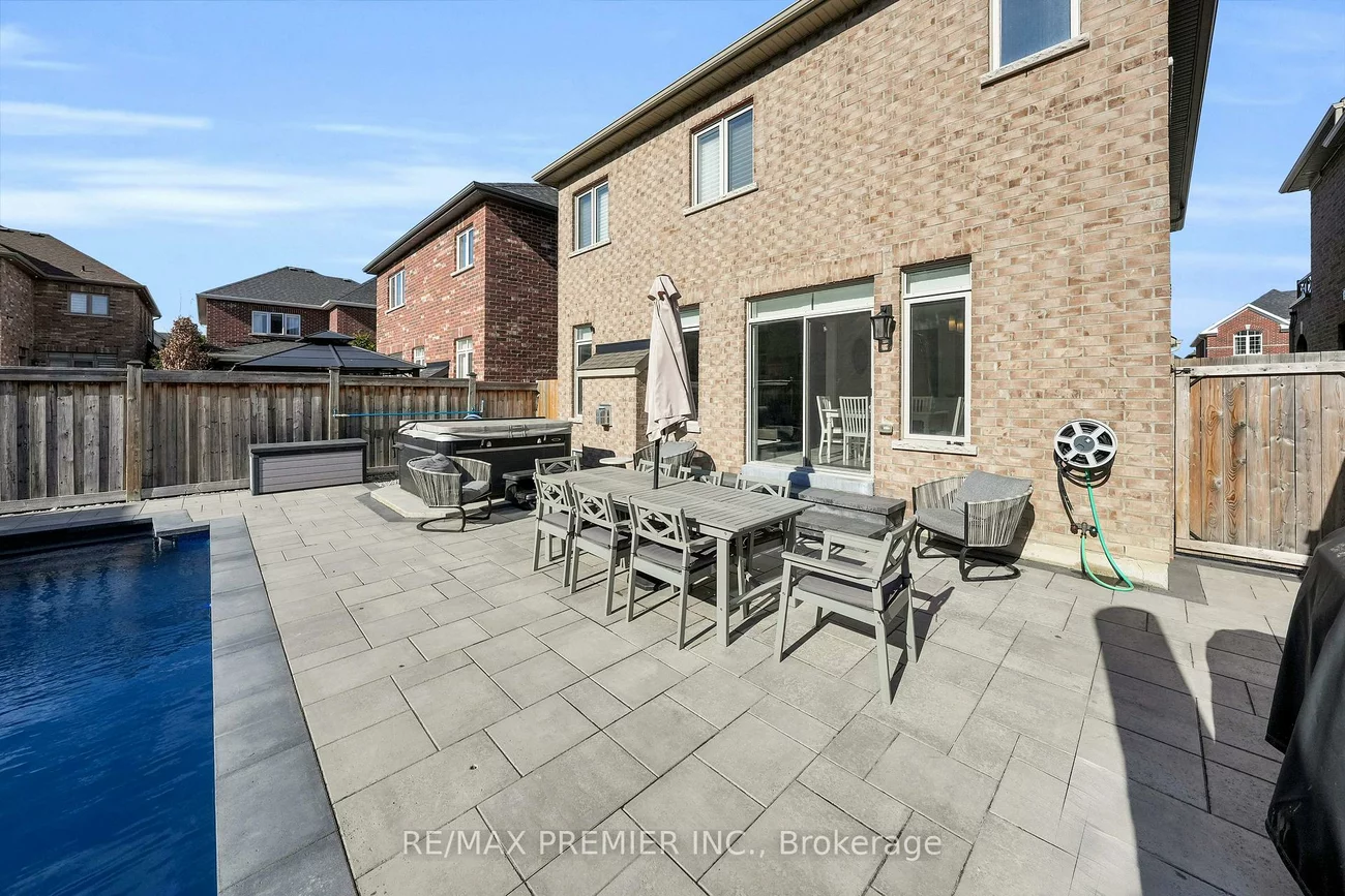 297, Inverness, Bradford, Bradford West Gwillimbury