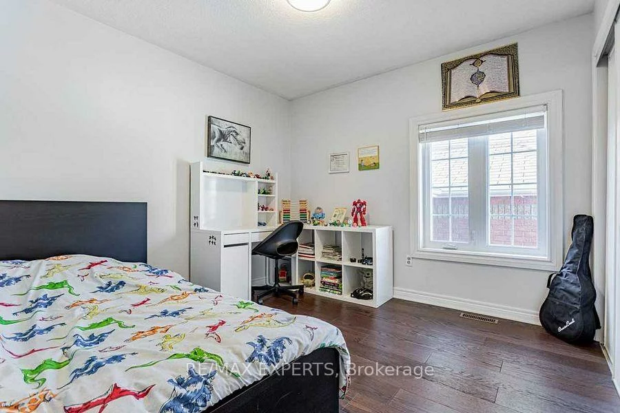 4, Depeuter, Bradford, Bradford West Gwillimbury