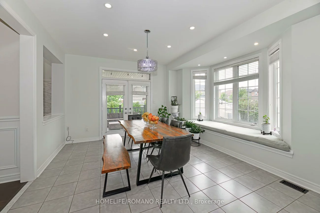 24, Faris, Bradford, Bradford West Gwillimbury