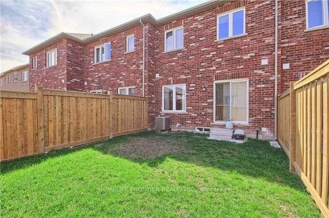 52, Luissa, Bradford, Bradford West Gwillimbury