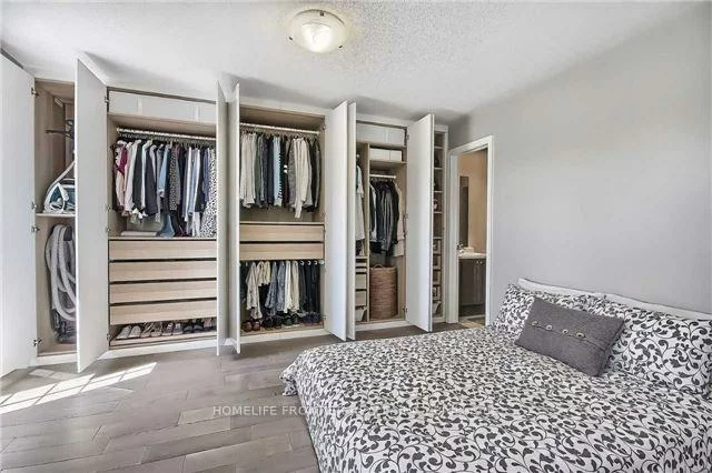 52, Luissa, Bradford, Bradford West Gwillimbury