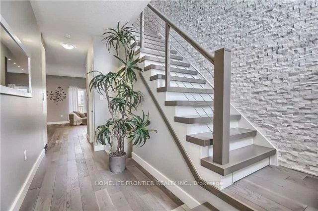 52, Luissa, Bradford, Bradford West Gwillimbury