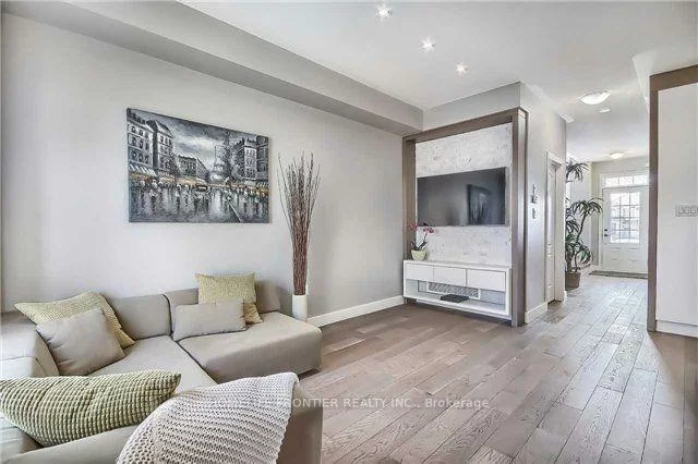 52, Luissa, Bradford, Bradford West Gwillimbury