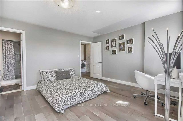 52, Luissa, Bradford, Bradford West Gwillimbury
