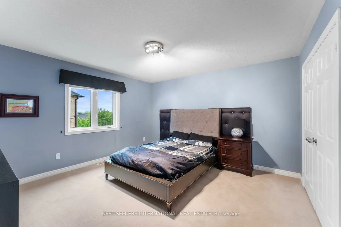 51, Booth, Bradford, Bradford West Gwillimbury