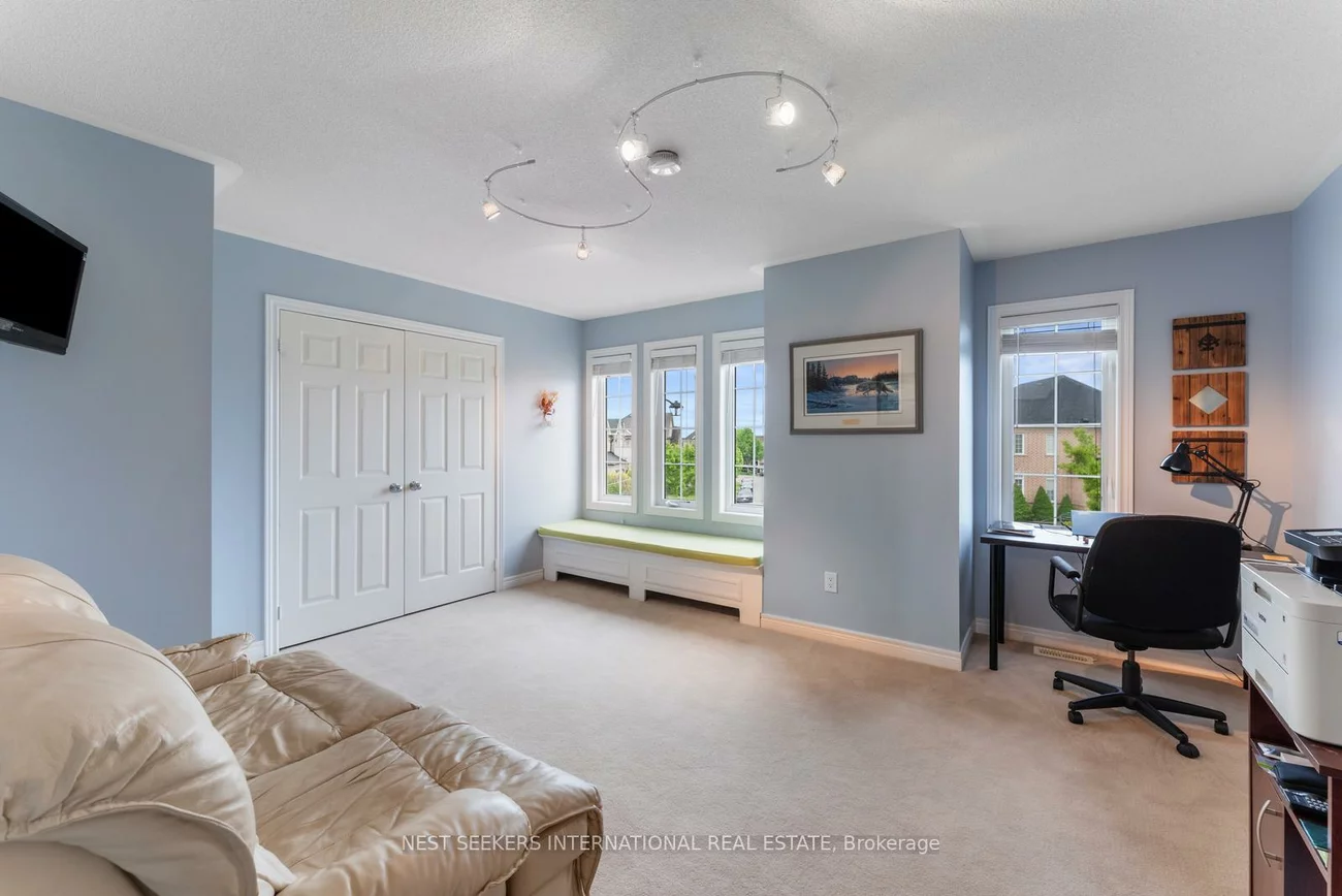 51, Booth, Bradford, Bradford West Gwillimbury