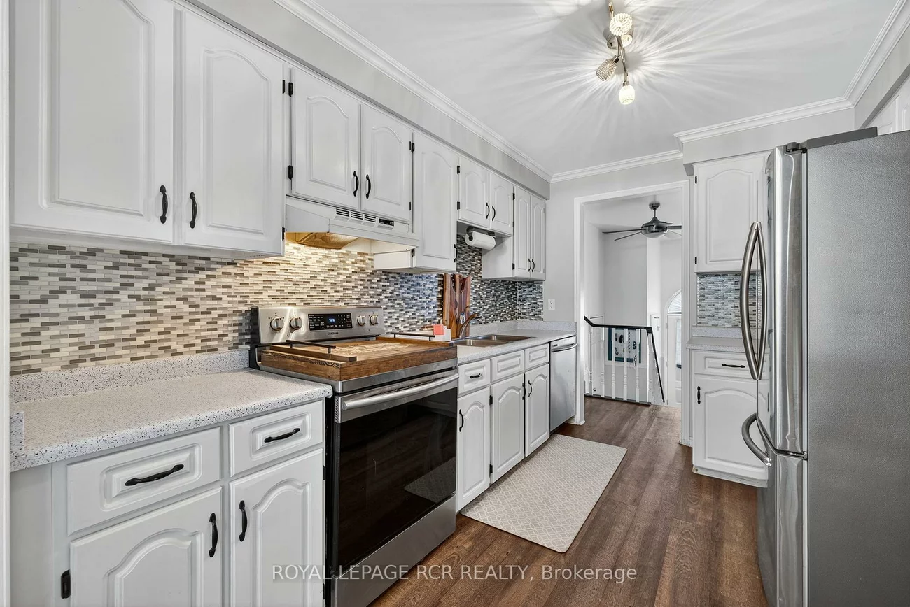 21, Crown, Bradford, Bradford West Gwillimbury